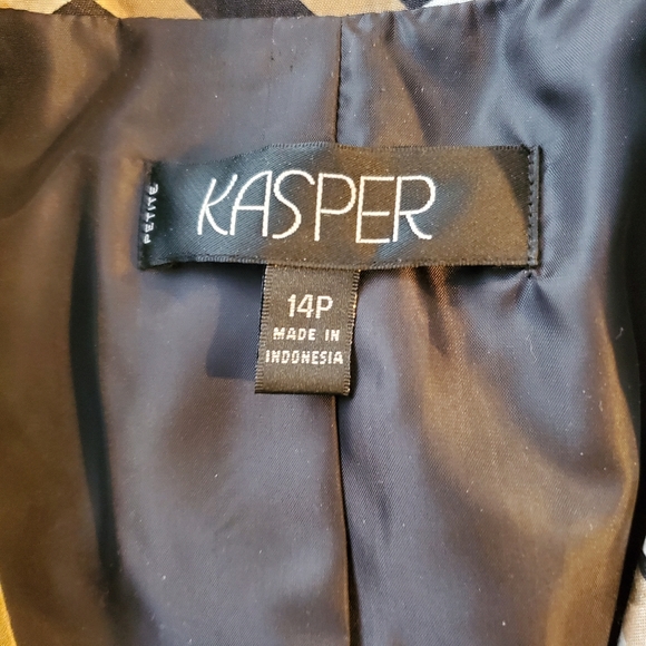 KASPER Pants Suit, Size 14P - Picture 11 of 12